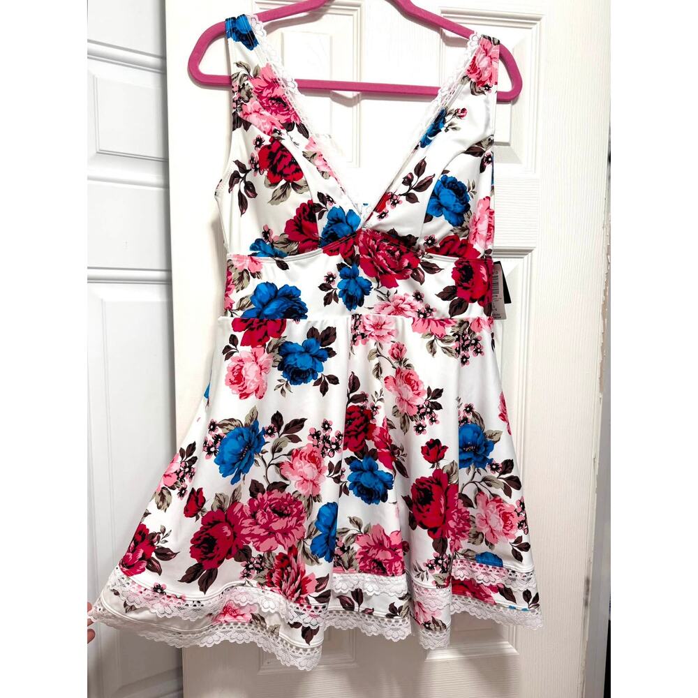 Torrid 1 (1X 14/16) Rose Garden White Lace Trim Mid Wireless Swim Dress w/Briefs - Picture 3 of 5